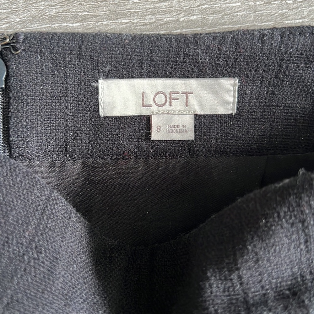 Black 18” lined skirt w/cute pocket trim detail - Picture 4 of 8